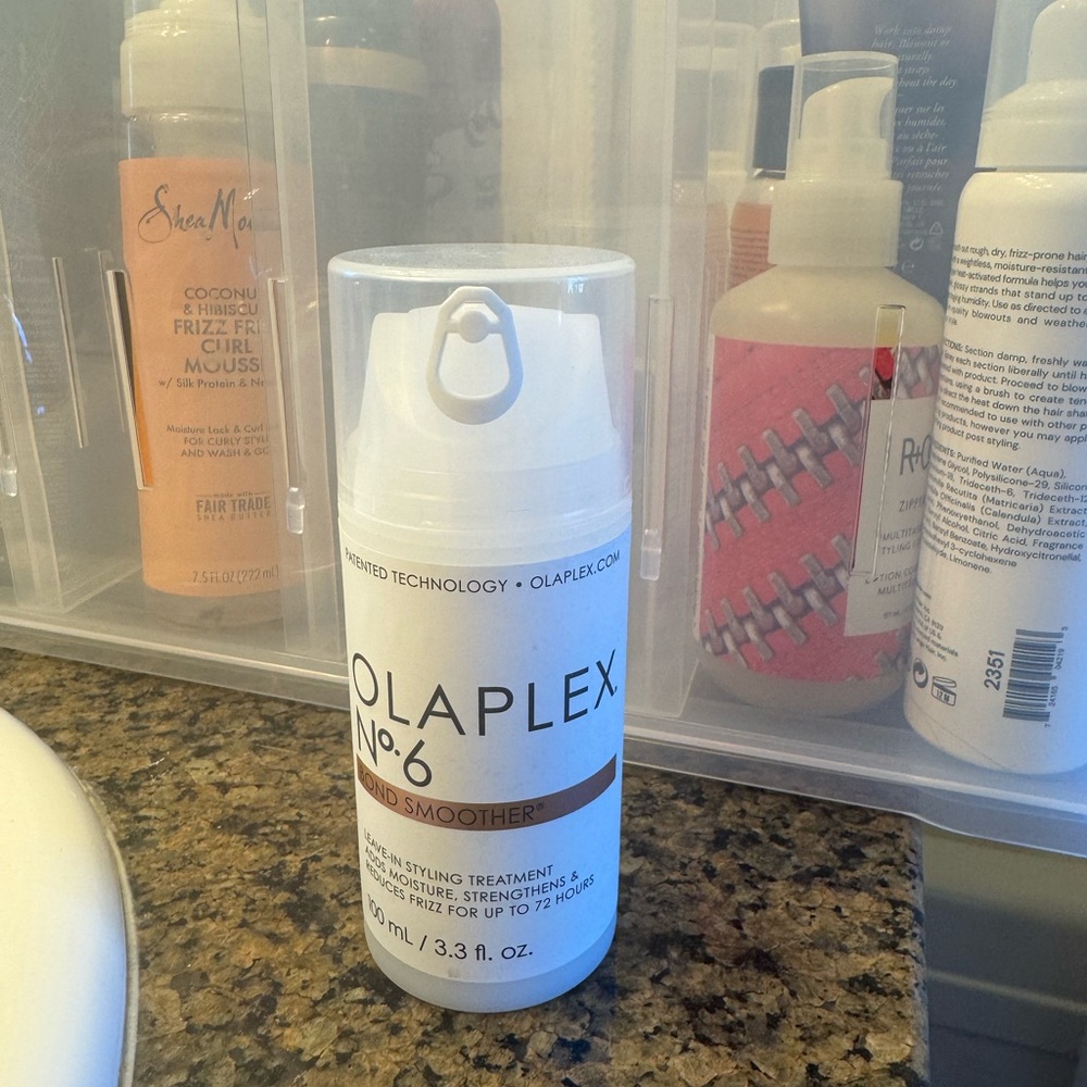 OLAPLEX No. 6 Bond Smoother in White and Black